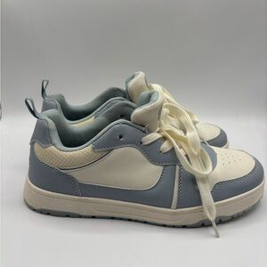 Ekco Women’s Blue and Cream Sneakers size 8
